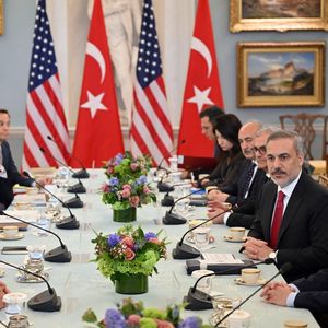 « Les Etats-Unis et la Turquie sont des alliés cruciaux et très proches en ces temps de crise », a déclaré le secrétaire d'Etat américain à l'issue de sa rencontre avec Hakan Fidan.