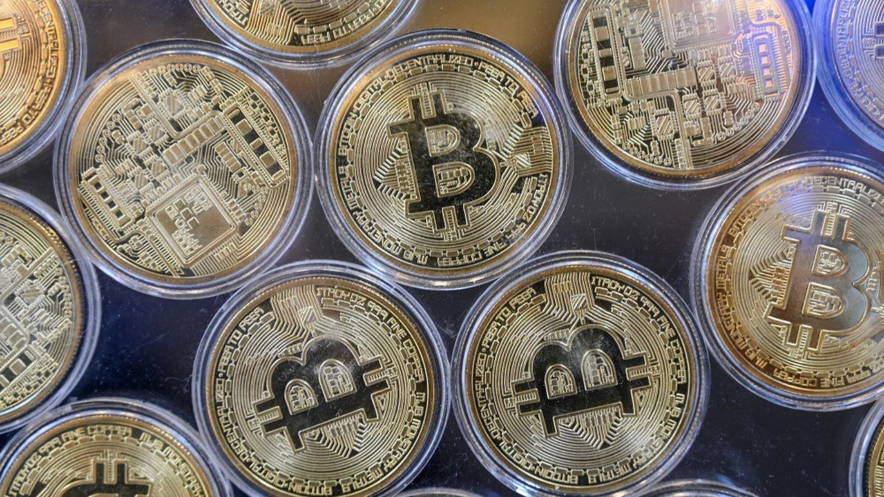Cryptos : le Bitcoin dépasse pour la première fois les 71.000 dollars