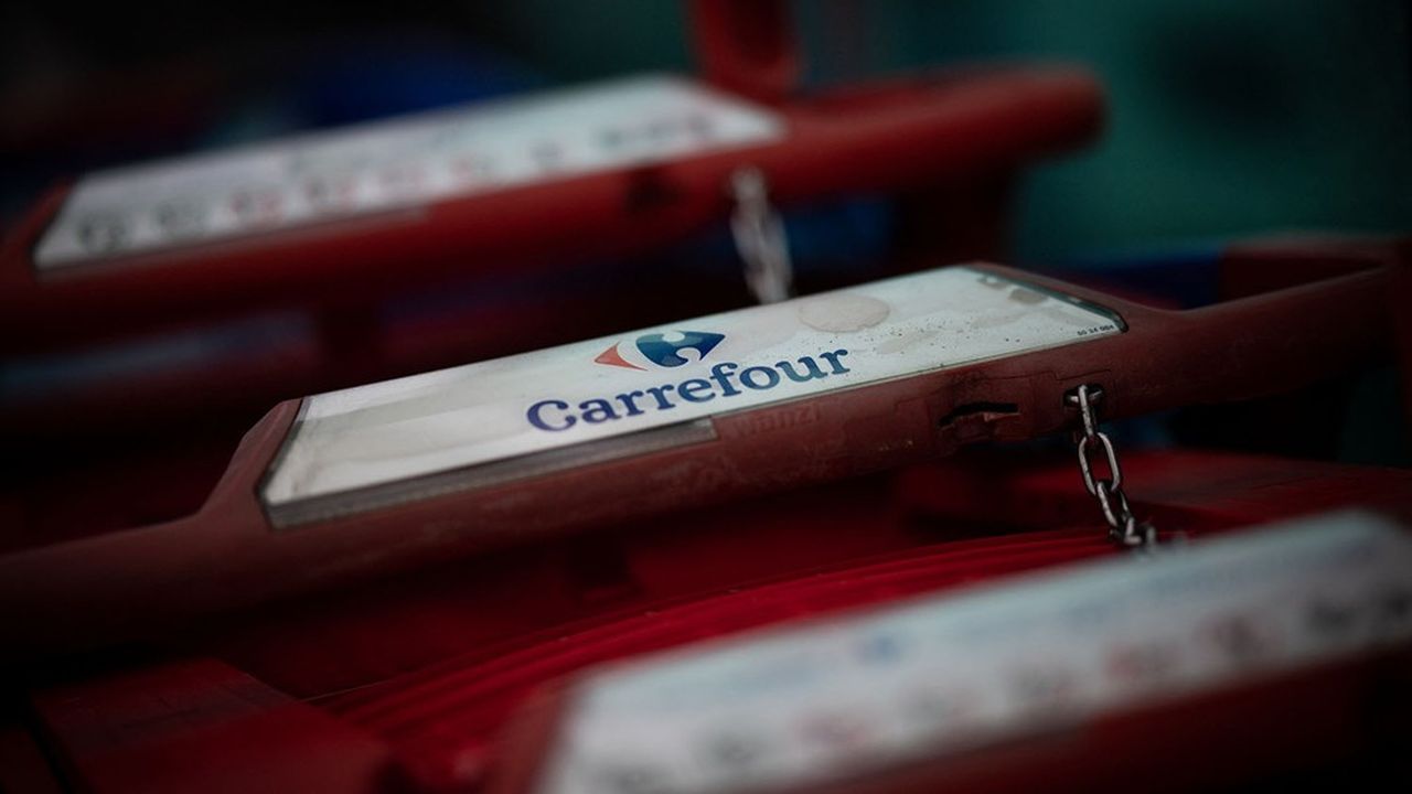 La CFDT attaque la politique de Carrefour qui pousse à la mise en location-gérance ou en franchise, les magasins en difficulté.