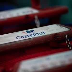 La CFDT attaque la politique de Carrefour qui pousse à la mise en location-gérance ou en franchise, les magasins en difficulté.