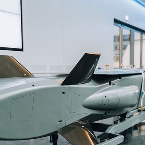 Le missile de croisière Taurus a été conçu par les équipes allemandes de MBDA et du suédois Saab. Sa production est à l'arrêt. Les derniers exemplaires du missile ont été livrés à la Corée du Sud en 2015.
