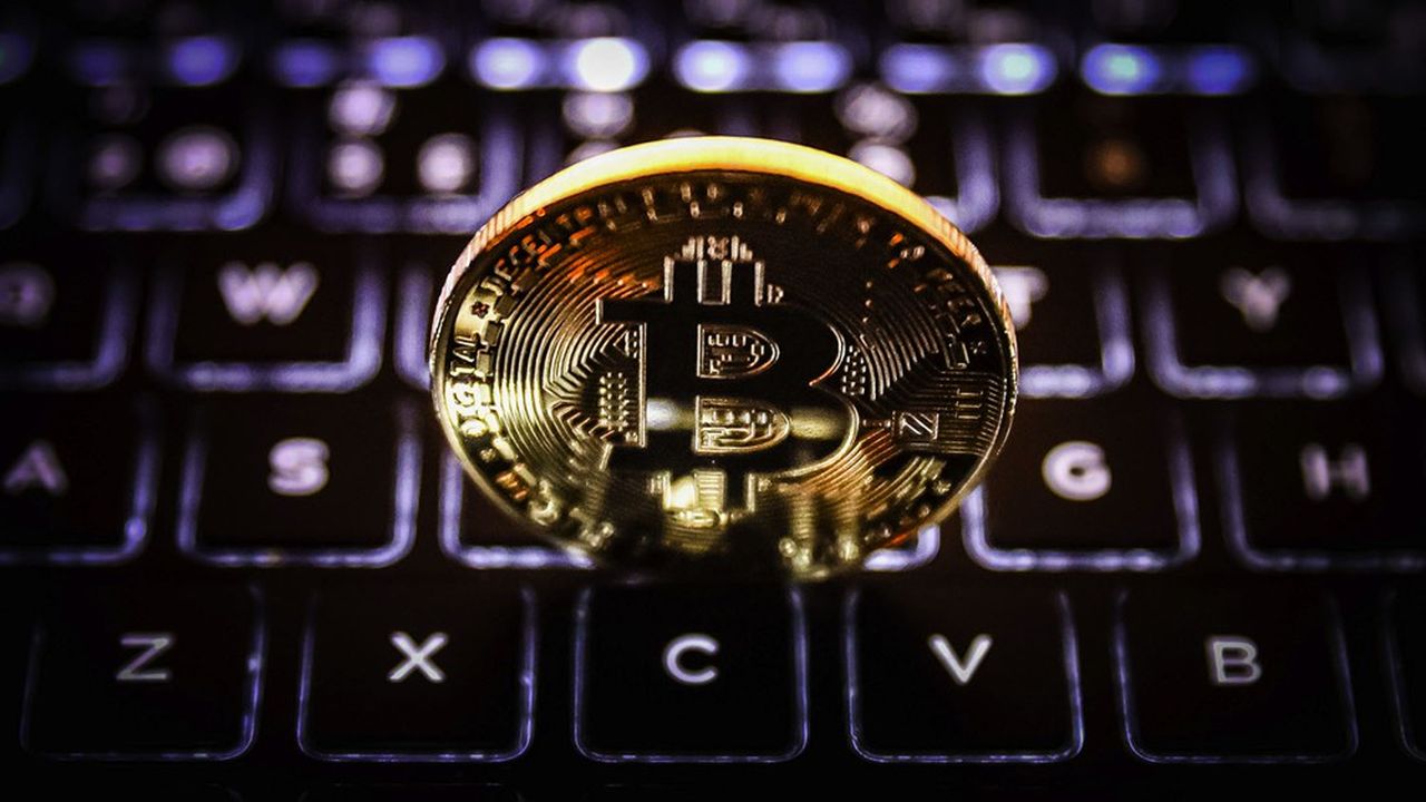 Le bitcoin a franchi la barre des 72.000 dollars, un nouveau record historique pour la plus célèbre des cryptomonnaies.