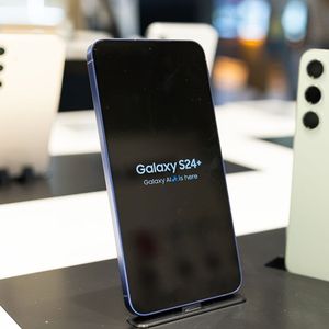 Samsung a étendu la durée pendant laquelle ses appareils S24 seront compatibles avec les mises à jour Android à sept ans après le lancement, contre quatre ans pour ses précédents produits similaires. 