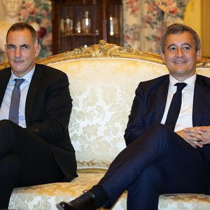 Gilles Simeoni, le président de l'exécutif corse (à gauche), a mené de longues heures de négociations avec le ministre de l'Intérieur, Gérald Darmanin (à droite).