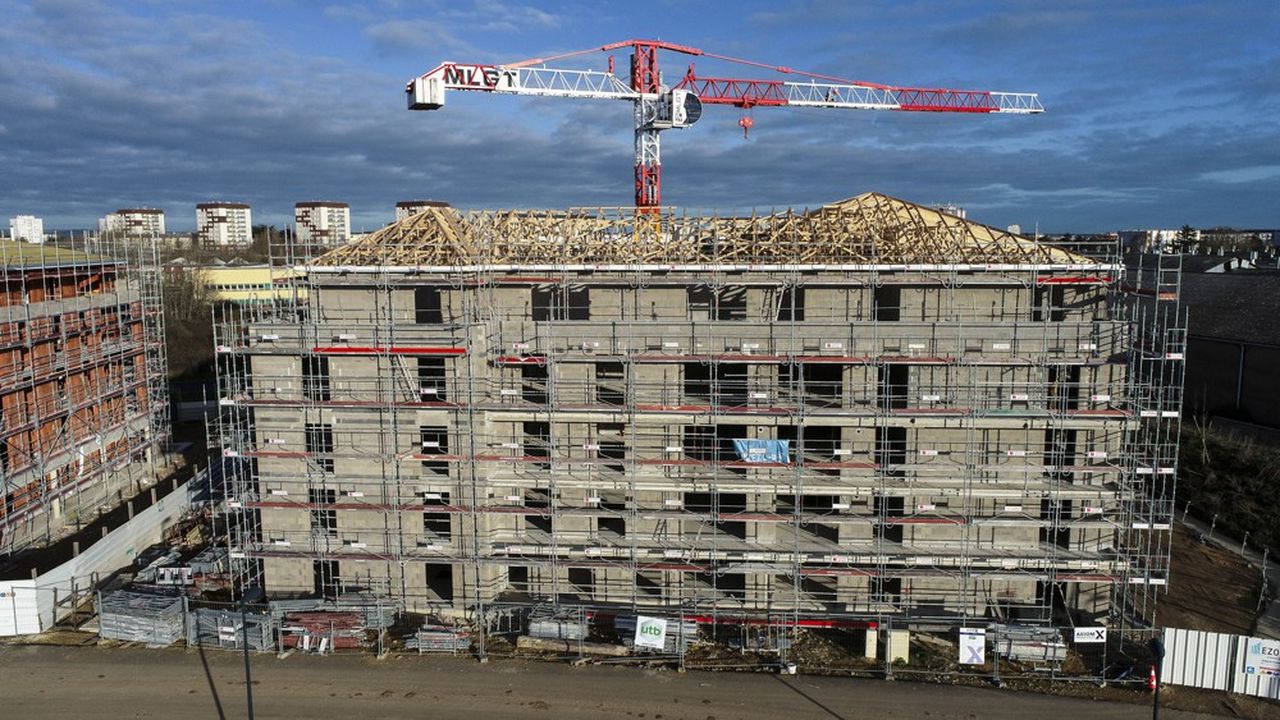 En ce début 2024, la construction de logements est en plein marasme. Selon la Fédération française du bâtiment, les mises en chantiers sont en recul de quasiment 25 % sur un an à la fin janvier.