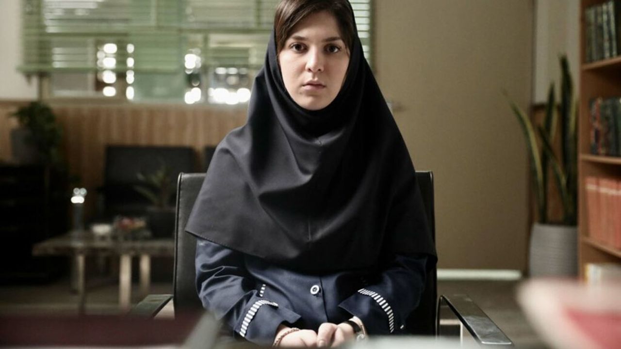 Une élève convoquée par la directrice. Sarvin Zabetian dans l'une des neuf « Chroniques de Téhéran ».