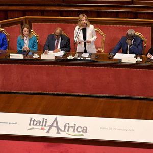 « Il s'agissait de présenter à l'Afrique une offre politique et économique globale et de s'inscrire en vue du prochain G7 à présidence italienne comme un avocat du développement africain. »