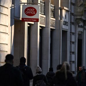 Plus de 700 responsables d'agence du Post Office, l'entreprise publique chargée du réseau des bureaux de poste au Royaume-Uni, ont été poursuivis à tort pour fraude.