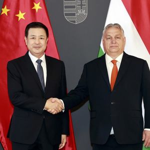 Viktor Orban et le ministre de la sécurité intérieure chinois, Wang Xiaohong, à Budapest, le 16 février dernier.