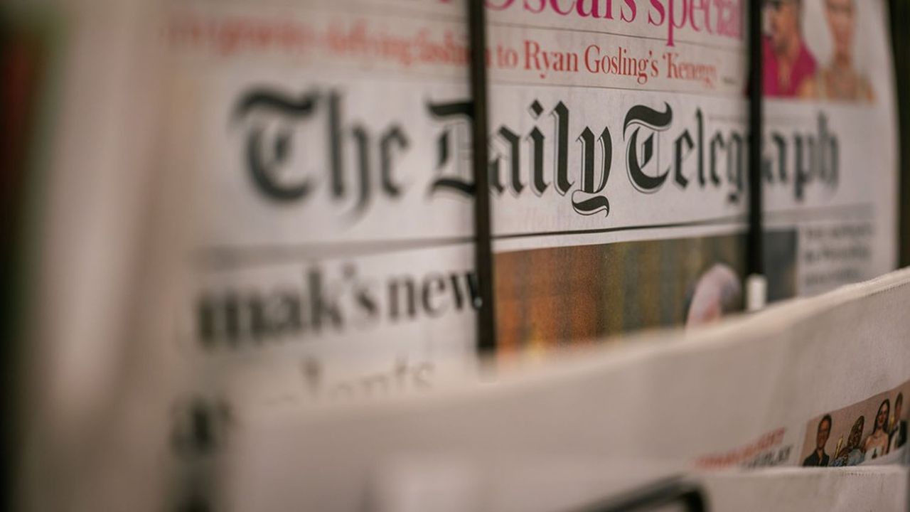 Avec une diffusion quotidienne de plus de 1 million d'exemplaires, le  Daily Telegraph  est considéré comme un véhicule d'influence considérable au sein du Parti conservateur. 