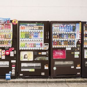 Les Japonais détiennent le record mondial du nombre de bouteilles en plastique consommées par habitant. Le groupe Veolia vient d'inaugurer une nouvelle usine pour recycler plus efficacement ce PET.