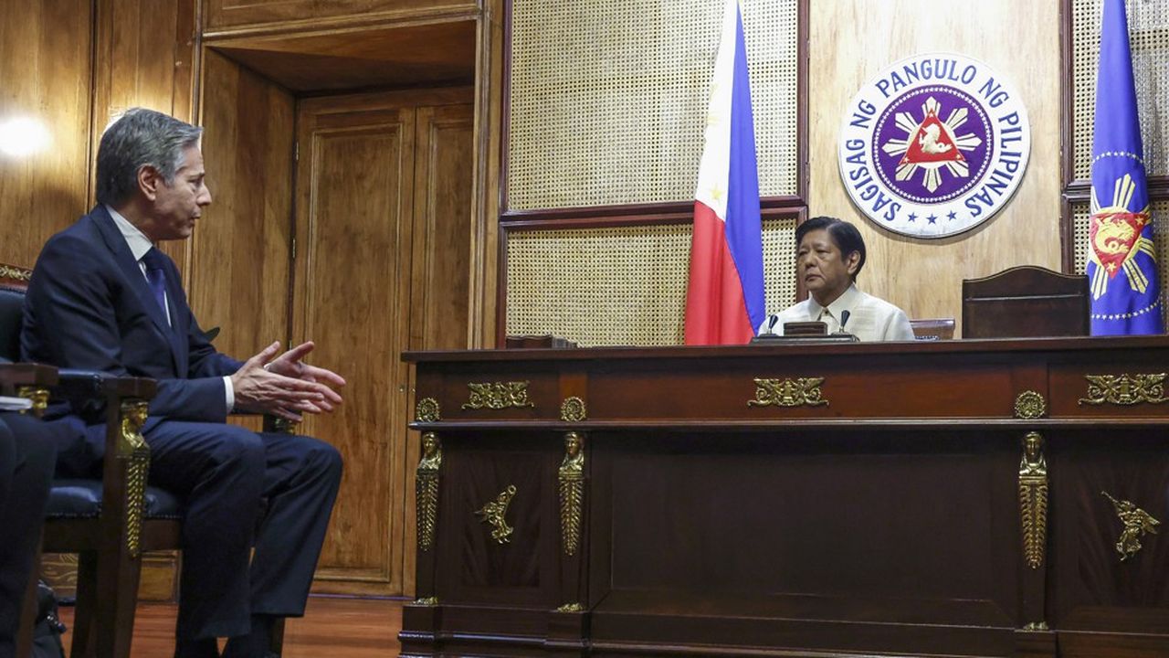 Antony Blinken (ici avec le président philippin Ferdinand Marcos Jr.) , a réaffirmé ce mardi, l'engagement « à toute épreuve » de Washington à défendre les Philippines.
