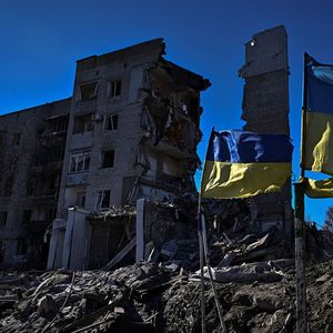 Un immeuble résidentiel partiellement détruit par une frappe russe à Orikhiv, fin février.