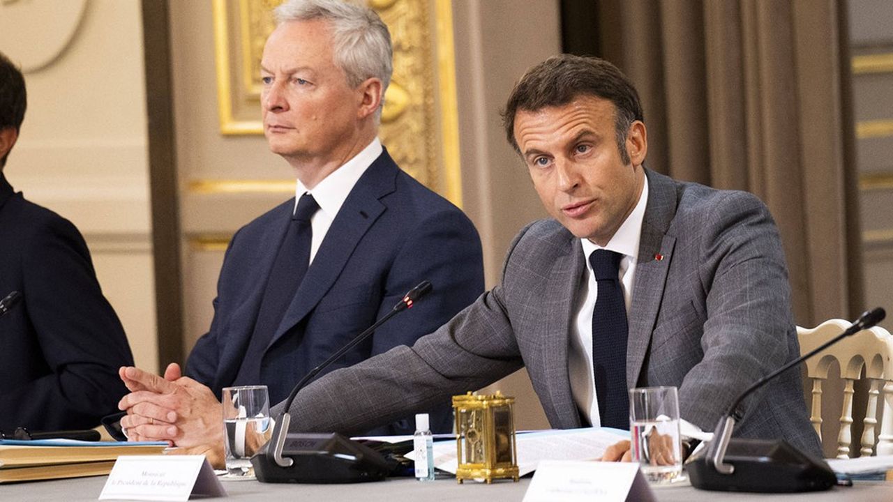 Bruno Le Maire et Emmanuel Macron visent toujours un retour du déficit sous les -3 % du PIB en 2027.