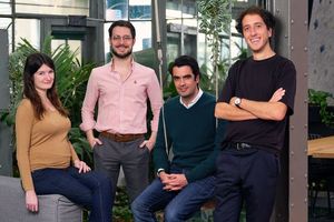 De gauche à droite :﻿Laetitia Carle, DG France, de l'entreprise et les trois fondateurs de Greenly, Matthieu Vegreville��﻿, Alexis Normand et ﻿Arnaud Delubac.