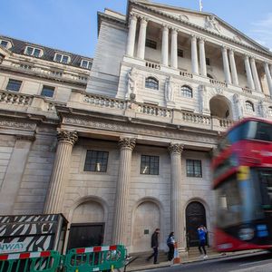 La Banque d'Angleterre temporise avant d'enclencher les premières baisses de taux.