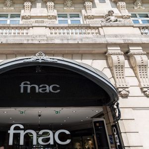 Installée depuis 1997 au sous-sol de la galerie du Claridge, la FNAC des Champs-Elysées fermera ses portes à la fin de l'année.