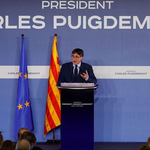 L'ex-président catalan Carles Puigdemont a annoncé sa candidature aux élections régionales du 12 mai prochain.