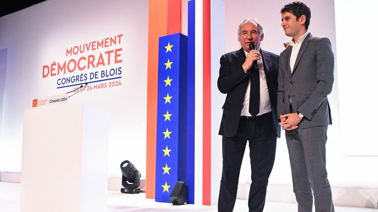 Le Modem n'est pas la « périphérie » de la majorité mais son « coeur », a insisté Gabriel Attal (à gauche sur la photo aux côtés de François Bayrou).