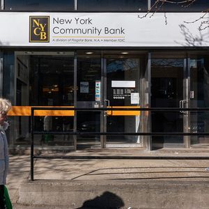 La New York Community Bank, qui a multiplié les acquisitions ces dernières années, s'est retrouvée en difficulté en début d'année.