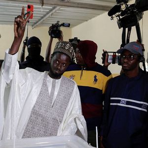 Bassirou Diomaye Faye s'est posé en alternative aux dirigeants et aux « élites » en place depuis l'indépendance du pays, fustigeant leur « corruption » et leur « manque de résultats ».