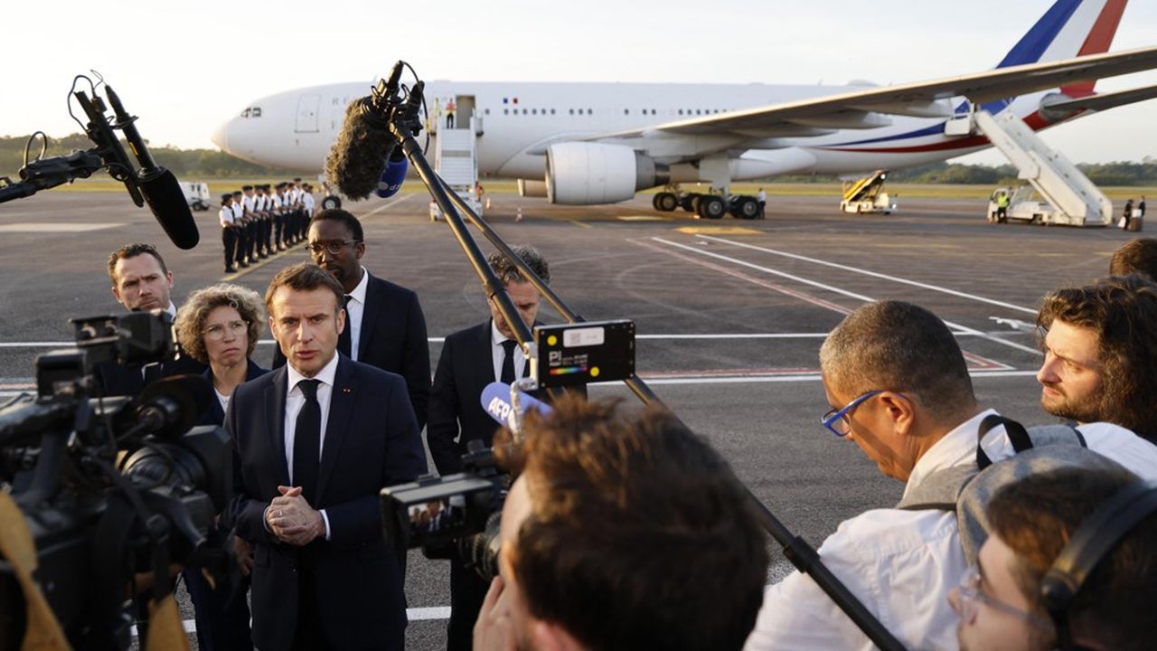 A son arrivée en Guyane, Emmanuel Macron a déclaré que des éléments « crédibles et solides » avaient justifié le relèvement du niveau d'alerte du plan Vigipirate.