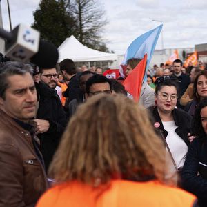 Les Insoumis François Ruffin et Manon Aubry, mais aussi les Communistes et les Ecologistes sont venus soutenir les employés de l'usine MetEx.
