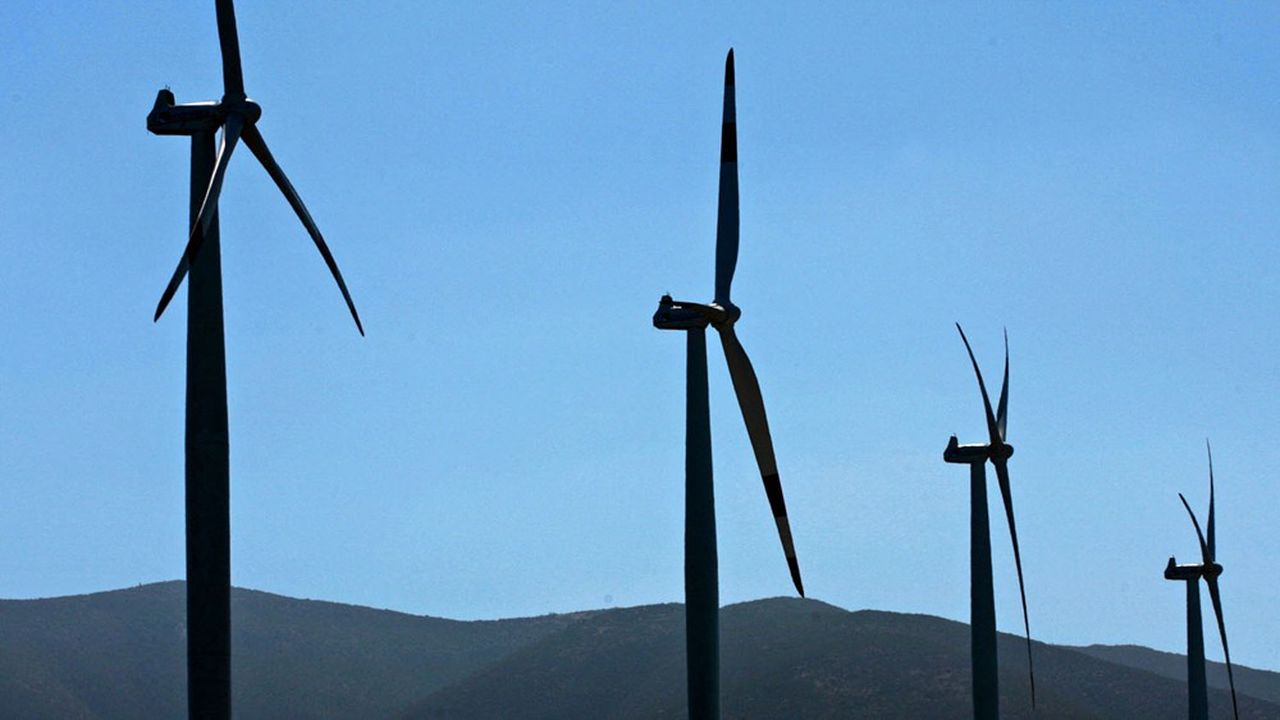La bataille entre les deux géants de l'énergie donne des ailes aux mouvements écologistes qui, depuis des années, tentent de dénoncer le greenwashing généralisé.