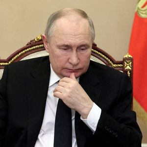 Le président russe, Vladimir Poutine, a présidé une rencontre consacrée, lundi, aux suites de l'attentat de vendredi au Crocus Hall, dans la banlieue de Moscou.