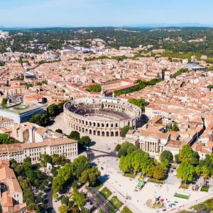 A Nîmes, dans le département du Gard, le pouvoir d'achat immobilier des ménages a crû de 9 m² en six mois, selon une étude du courtier Pretto.