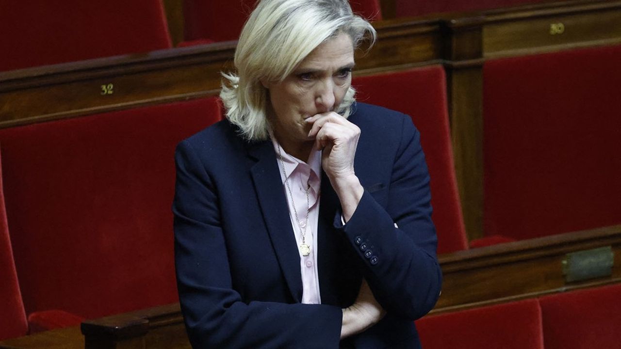 Marine Le Pen, présidente du groupe du Rassemblement national (RN), à Paris, le 7 décembre 2023.