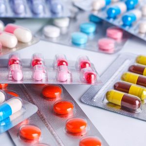 La réglementation interdit aux laboratoires de faire directement la publicité de leurs médicaments auprès des médecins.