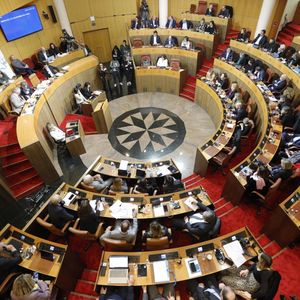 Les élus membres de l'Assemblée de Corse lors du vote sur le statut d'autonomie de l'île, le 27 mars 2024.