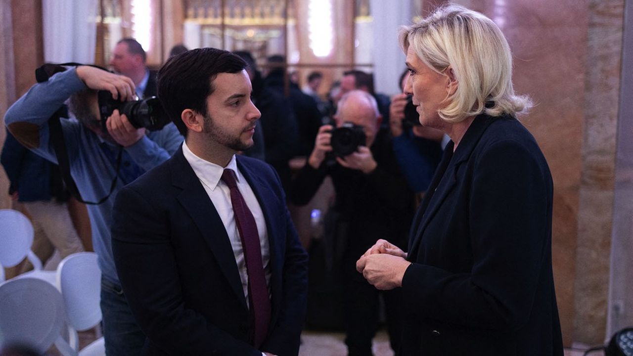 Jean-Philippe Tanguy, député RN de la Somme, et Marine Le Pen, cheffe de file des députés RN à l'Assemblée nationale.