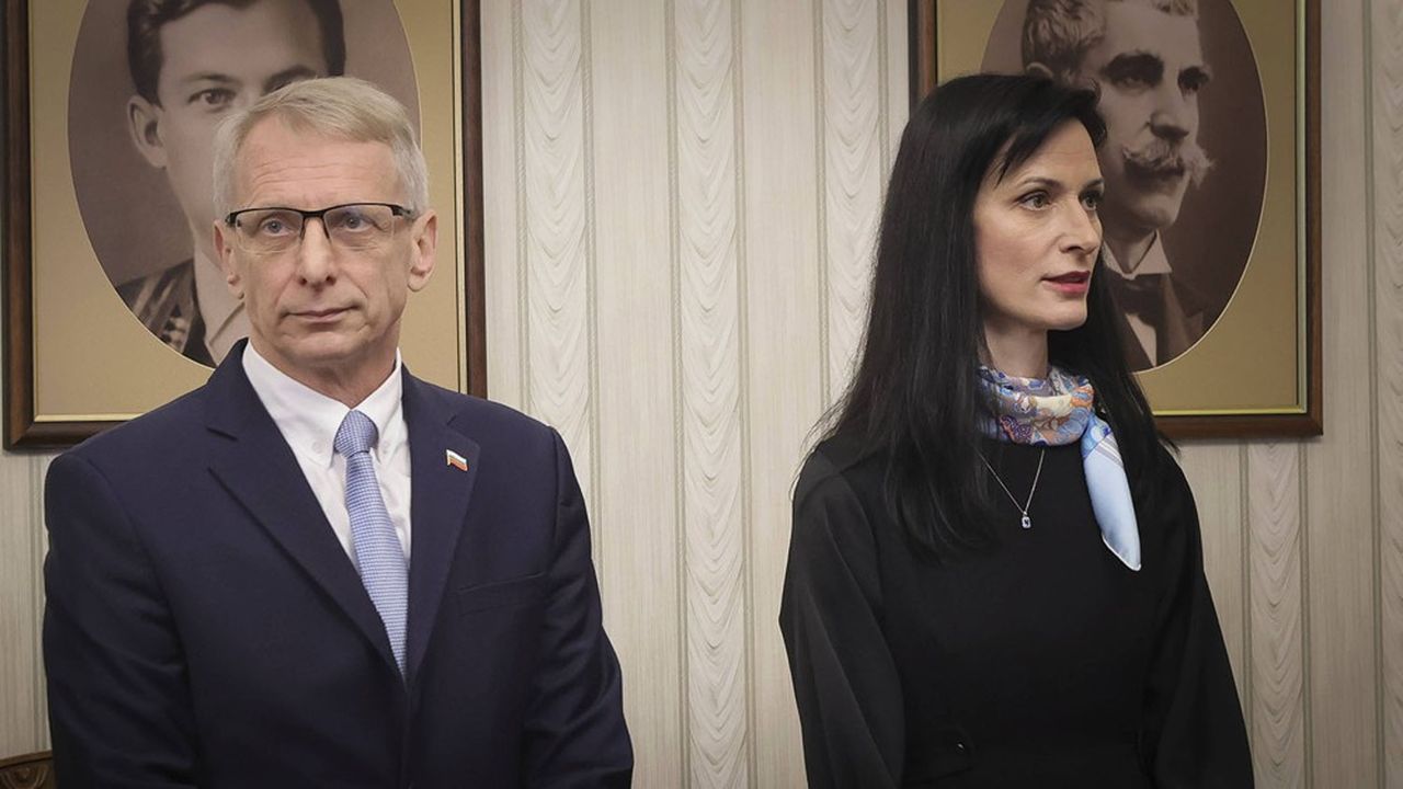 Nikolaï Denkov et Mariya Gabriel n'ont pas réussi à prolonger l'accord de partage du pouvoir au sein du gouvernement bulgare, noué l'an dernier.