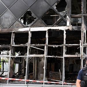 Les émeutes urbaines de l'été 2023 ont causé 200 millions d'euros de dégâts aux assureurs des collectivités, comme ici à l'hôtel de ville de Garges-les-Gonesses (Val- d'Oise).