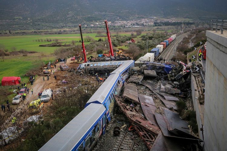 Le Parlement grec a rejeté jeudi soir une motion de censure contre le gouvernement de droite de Kyriakos Mitsotakis, accusé par l'opposition de dissimuler les responsabilités politiques dans la catastrophe ferroviaire de 2023 qui a fait 57 morts.