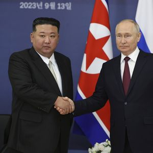 Les relations entre Corée du Nord et Russie se sont particulièrement resserrées depuis le 13 septembre 2023 lors de la rencontre entre Kim Jong-un et Vladimir Poutine.