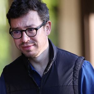 Luis von Ahn est le cofondateur et le PDG de Duolingo. Cet informaticien originaire du Guatemala a cocréé l'application en 2011.