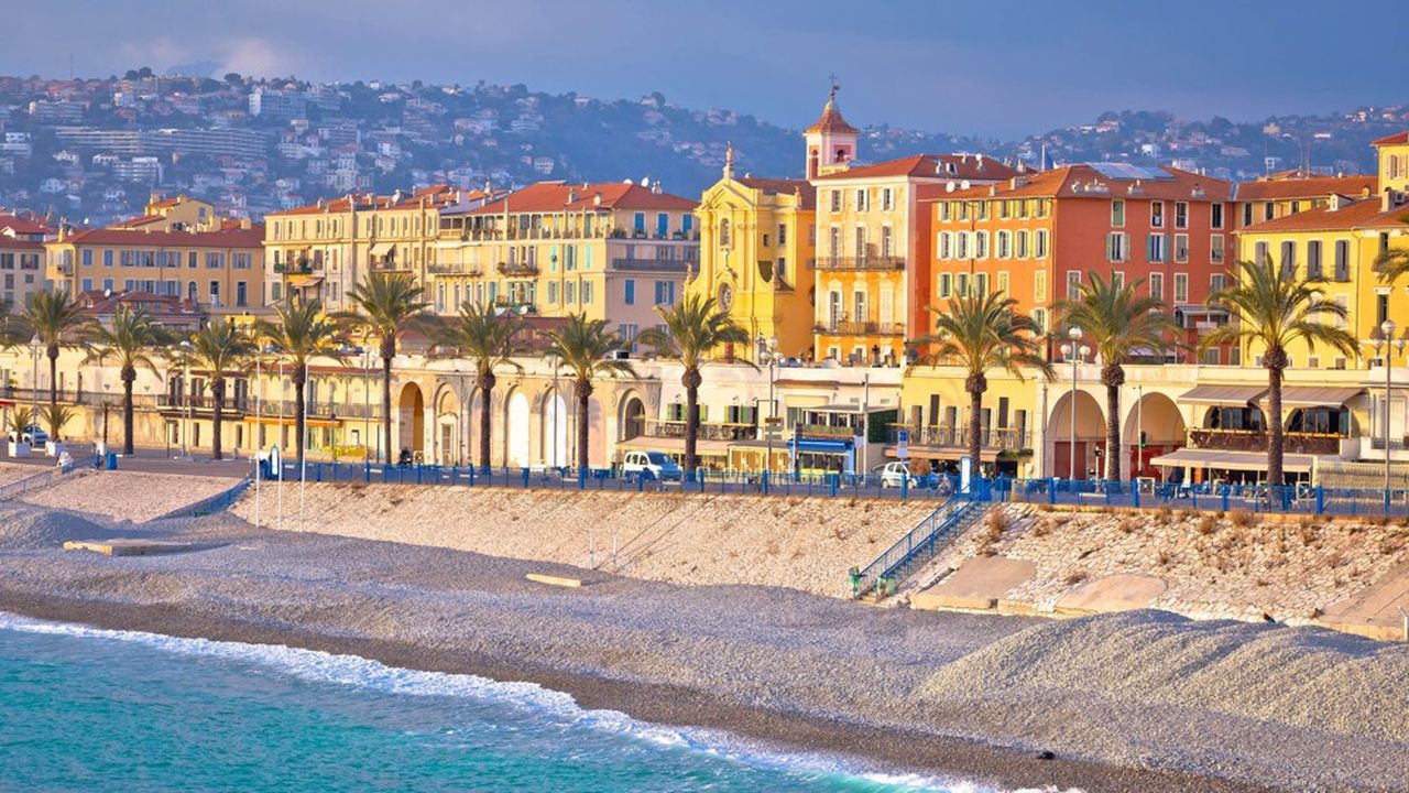 A Nice, les prix immobiliers continuent de grimper de 0,6 % en mars et de 1,8 % depuis le début de l'année au 1er avril, selon les indices SeLoger - MeilleursAgents - « Les Echos ». Le prix au mètre carré s'y négocie en moyenne à 5.156 euros.