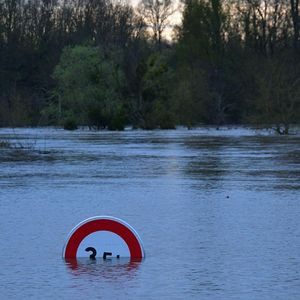 Les inondations du week-end de Pâques, comme ici à La Roche-Posay (Vienne), vont de nouveau alourdir la facture des catastrophes naturelles.