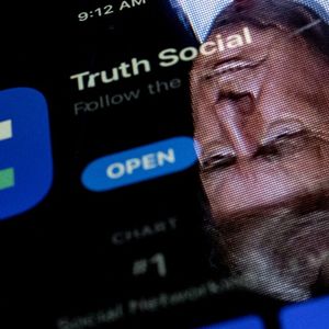 Donald Trump avait lancé son propre réseau social, Truth Social, à la suite de son éviction de Facebook et Twitter après l'assaut du Capitole à Washington début 2021. 