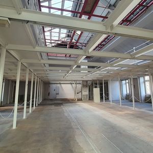 La Société industrielle de Mulhouse a mis en location une partie de sa vaste bâtisse XIXe, découpée en différents plateaux de bureaux modulables.
