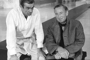 Sean Connery et Ian Fleming, en 1962, sur le tournage du film «Dr No», adapté de son roman «James Bond contre Dr No».