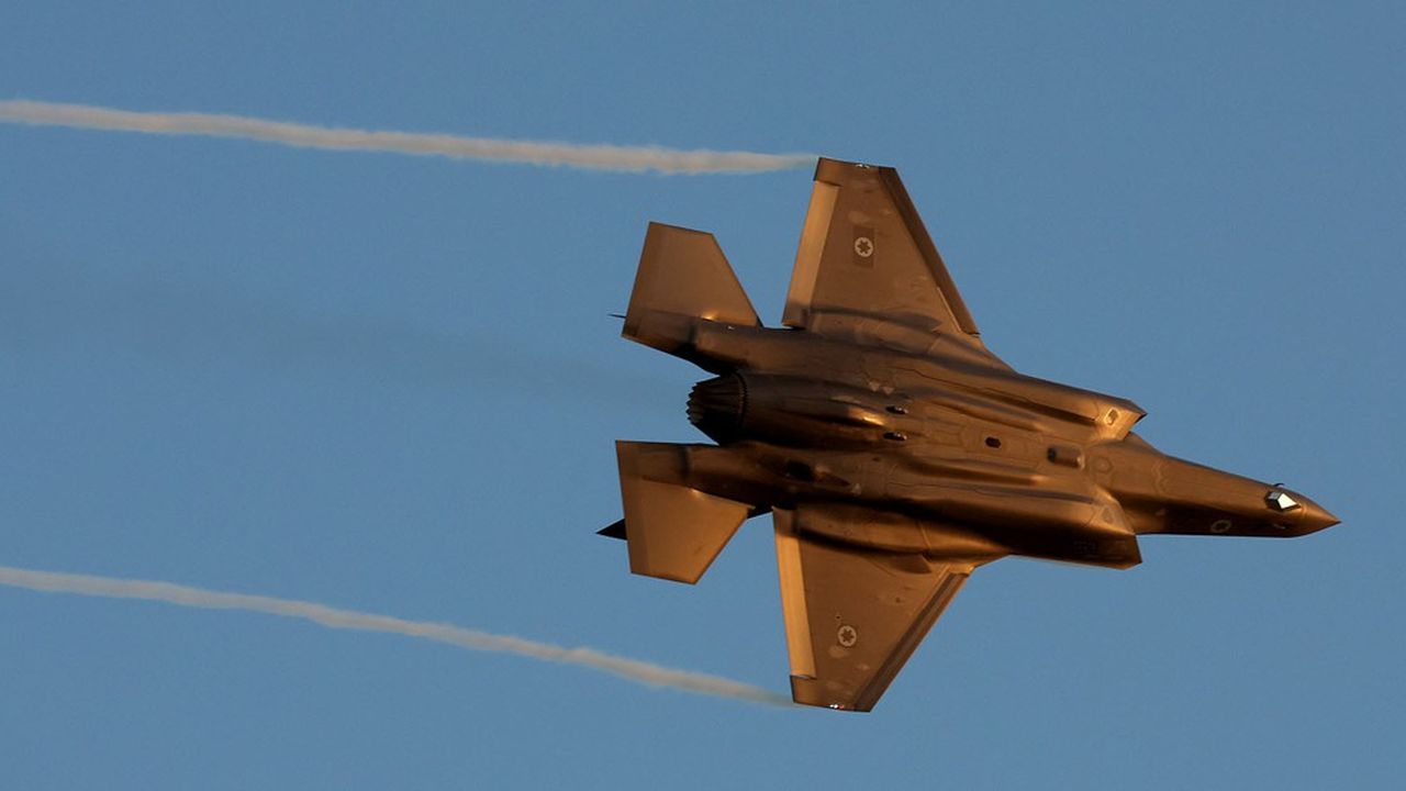Un F-35 dirigé par un pilote israélien près de la base de Hatzerim, dans le désert du Neguev, en juin 2023.