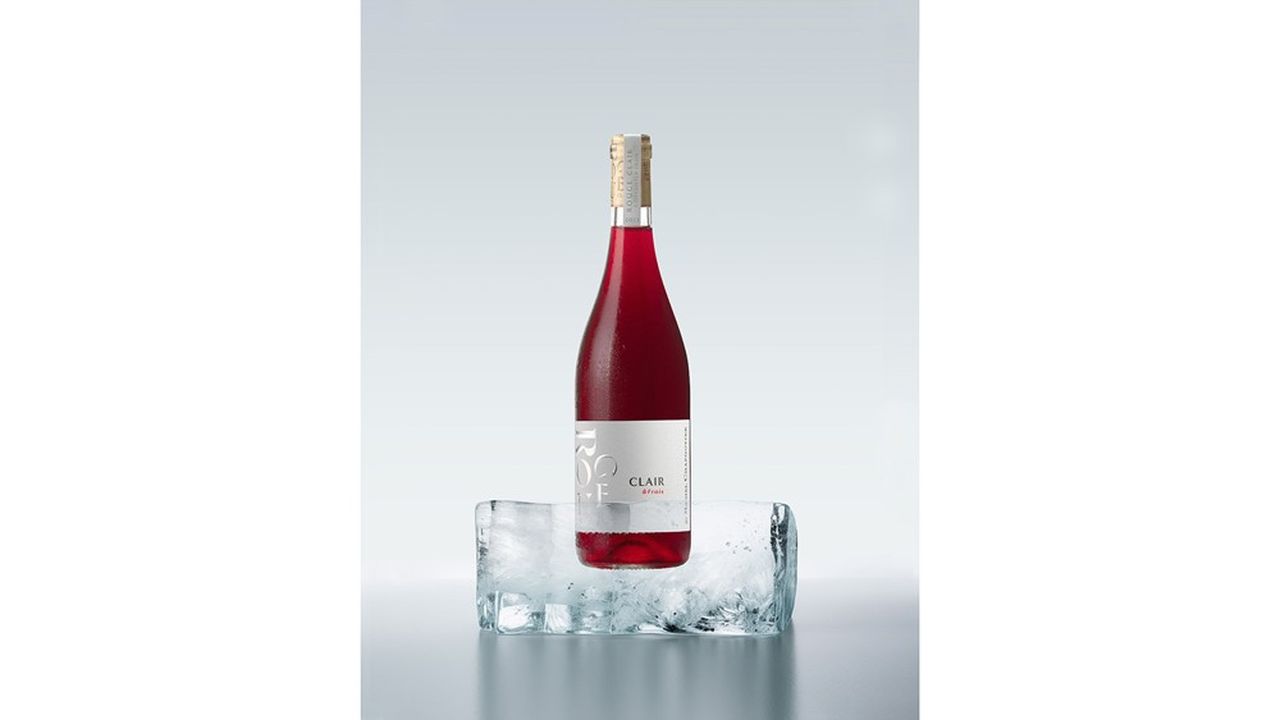 Sur l'étiquette du Rouge Clair de Michel Chapoutier, la mention « & Frais » apparaît lorsque la bouteille est réfrigérée à la température idéale de dégustation.