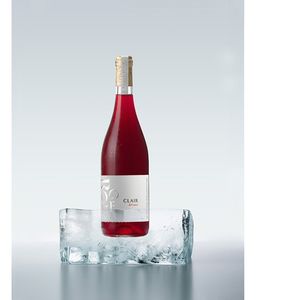 Sur l'étiquette du Rouge Clair de Michel Chapoutier, la mention « & Frais » apparaît lorsque la bouteille est réfrigérée à la température idéale de dégustation.