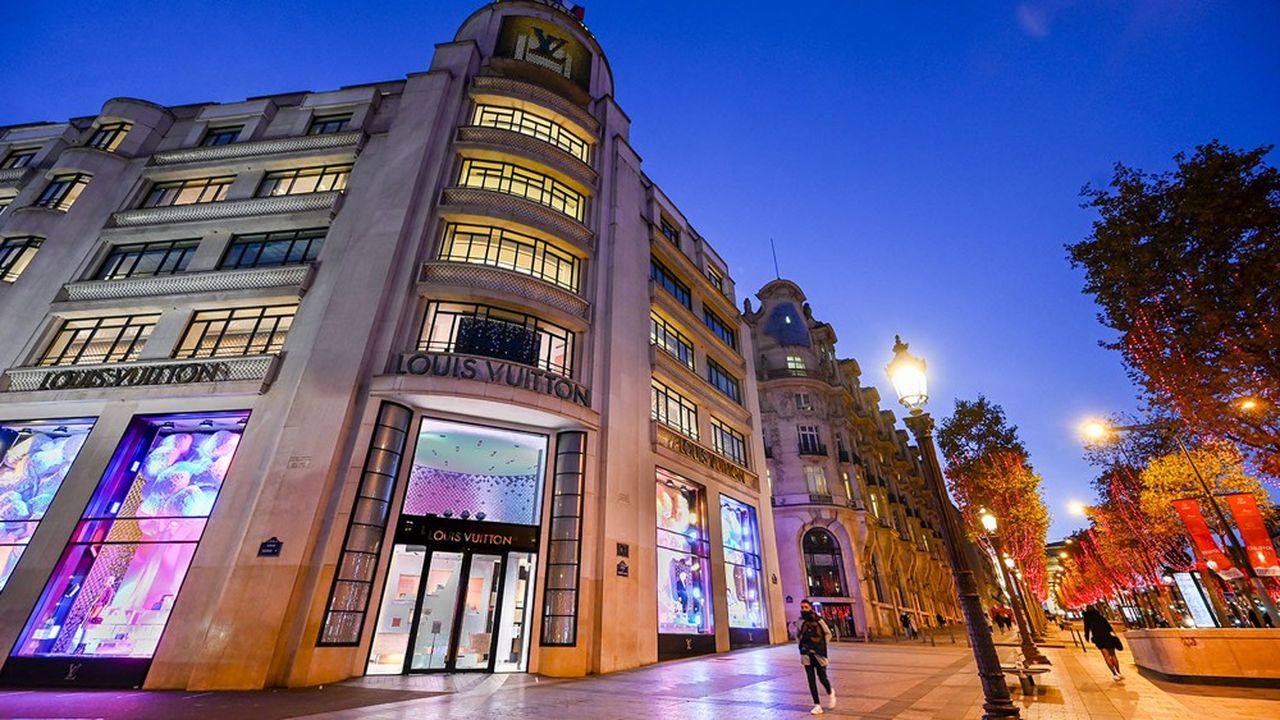 Le groupe LVMH a acheté 750 millions d'euros le bâtiment qu'il louait au 101 avenue des Champs-Elysées, dans le 8e arrondissement de Paris.