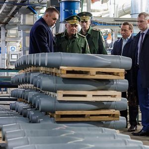 La production industrielle russe progresse rapidement mais elle n'est tirée que par les industries liées à l'armement.