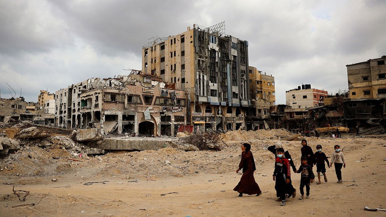Des bâtiments détruits à Khan Younès, dans le sud de la bande de Gaza. La ville a été le théâtre de combats intensifs pendant quatre mois.
